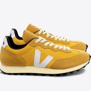 Veja Womens Ouro White Rio Branco size 38 (US 7)